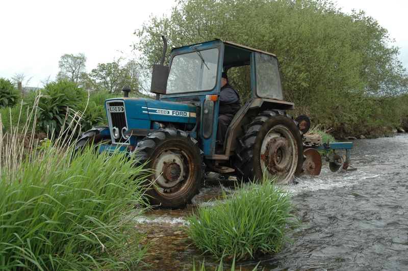 3 Ford 4600