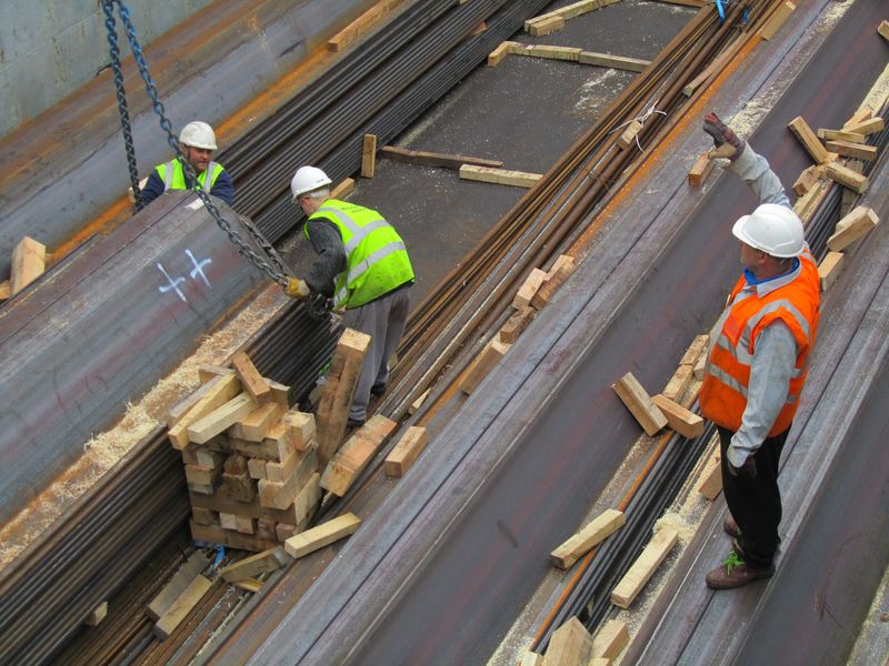 Banksman and two stevedores