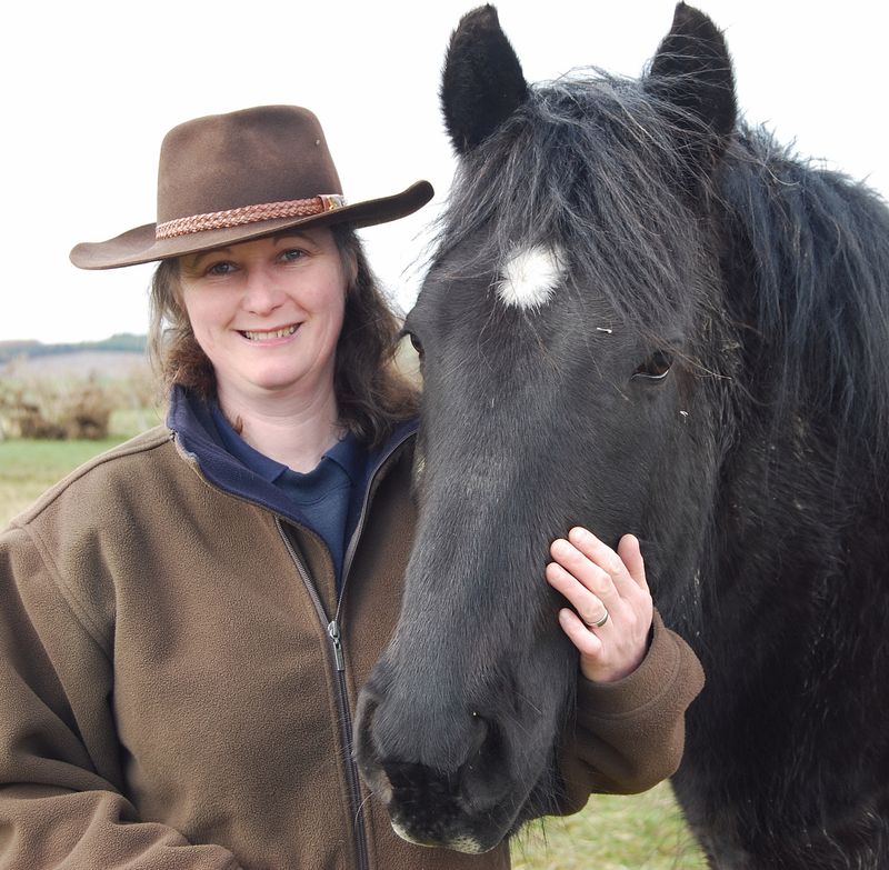 Heidi M Sands and her homebred mare Hunthill Rainbows End30001