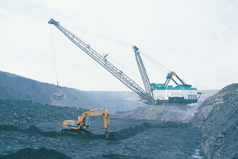 'Ace of Spades' P&H 757 walking dragline