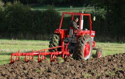 1080 & 41 4-furrow ploughl