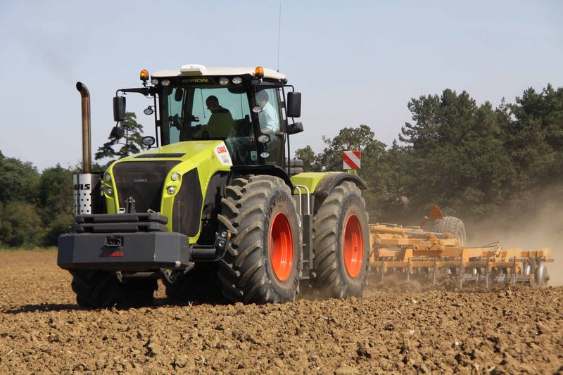 Claas Xerion 5000 with Simba Cultipress