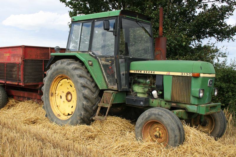 John Deere 3130