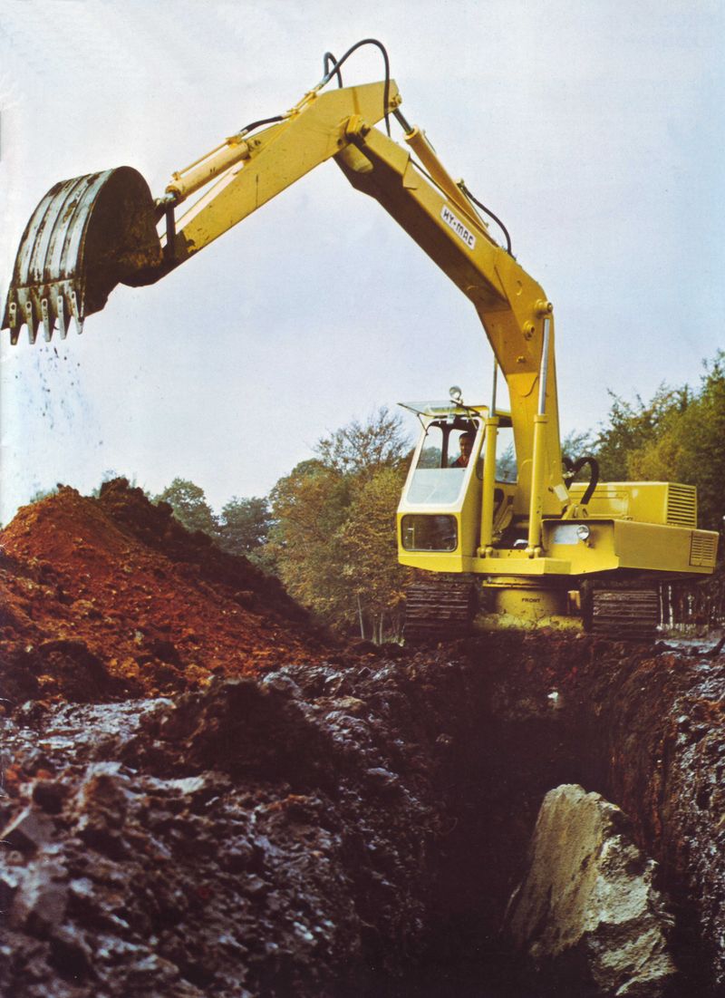 Hymac 580C excavating