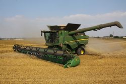 John Deere S690i